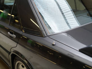 Image 43/83 of Mercedes-Benz 190 E 2.3-16 (1984)