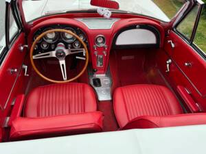 Image 27/52 of Chevrolet Corvette Sting Ray Convertible (1963)