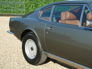 Image 31/50 of Aston Martin V8 (1980)