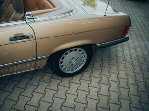 Image 17/99 of Mercedes-Benz 300 SL (1985)