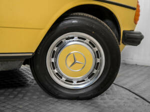 Image 48/50 of Mercedes-Benz 240 TD (1982)