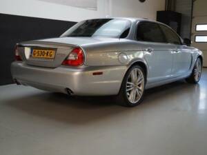 Image 29/50 of Jaguar XJ 8 4.2 (2007)