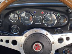 Image 3/17 of MG MGB (1979)