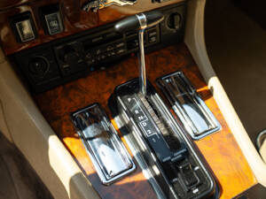 Image 70/100 of Jaguar XJ 12 (1991)