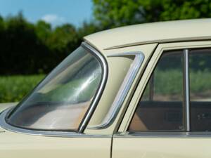 Image 24/50 of Mercedes-Benz 200 (1966)
