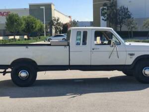 Image 3/20 of Ford F-250 (1983)