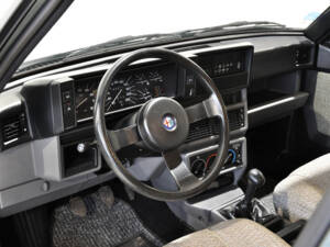 Bild 19/29 von Alfa Romeo 75 1.6 (1987)