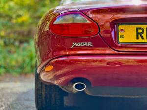 Image 9/50 de Jaguar XKR (1998)