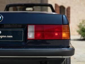 Image 13/50 of BMW 320i (1989)