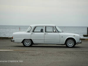 Image 20/27 of Alfa Romeo Giulia Super 1.3 (1974)