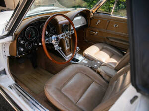 Image 2/50 of Chevrolet Corvette Sting Ray Convertible (1965)