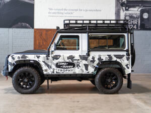 Bild 6/30 von Land Rover Defender 90 Works V8 (2012)