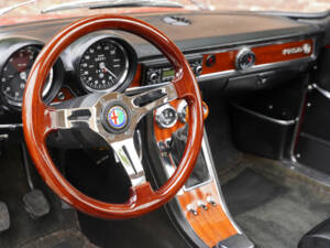 Image 33/50 de Alfa Romeo 1750 GT Veloce (1971)