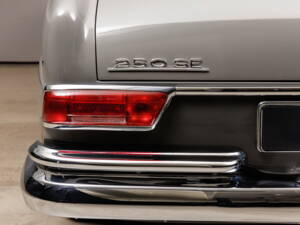 Bild 17/43 von Mercedes-Benz 250 SE (1967)
