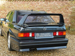 Image 22/50 de Mercedes-Benz 190 E 2.5-16 (1991)