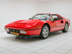 Image 1/20 de Ferrari 328 GTS (1987)