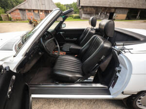 Bild 12/73 von Mercedes-Benz 560 SL (1986)