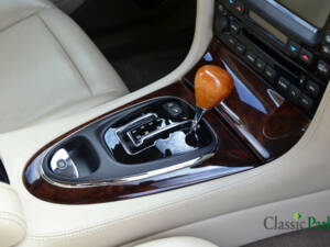 Image 40/50 of Jaguar XJ 8 3.5 (2003)