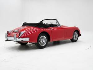Image 2/15 of Jaguar XK 150 DHC (1961)