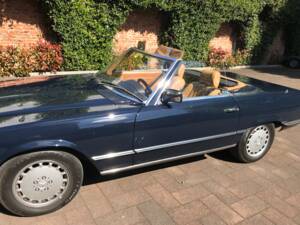 Image 8/53 de Mercedes-Benz 380 SL (1988)