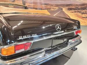 Image 11/37 of Mercedes-Benz 280 SE 3,5 (1970)