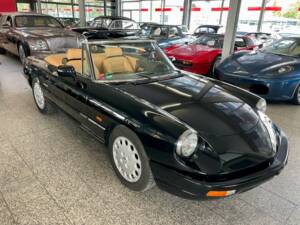Immagine 2/18 di Alfa Romeo 2.0 Spider (1993)