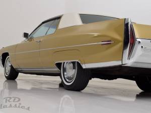 Image 7/32 of Cadillac Coupe DeVille (1971)
