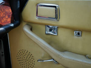 Image 37/50 of Jensen Interceptor MK III (1976)