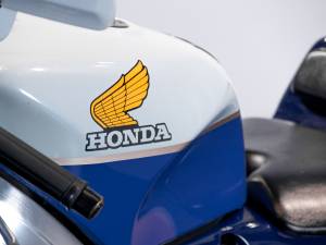Image 32/42 of Honda DUMMY (1988)