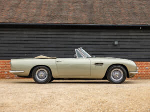 Immagine 2/57 di Aston Martin DB 6 Volante (1969)