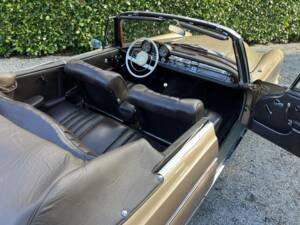 Image 17/22 of Mercedes-Benz 220 SE b (1963)