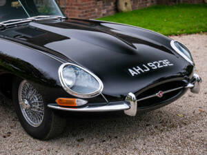 Image 8/50 de Jaguar E-Type (1967)