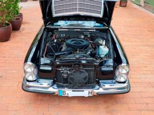 Image 125/188 of Mercedes-Benz 280 SE 3,5 (1971)