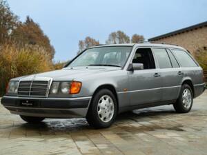 Image 10/50 of Mercedes-Benz 200 TE (1992)