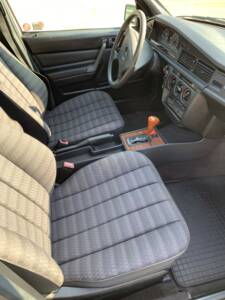 Bild 12/18 von Mercedes-Benz 190 E 1.8 (1991)