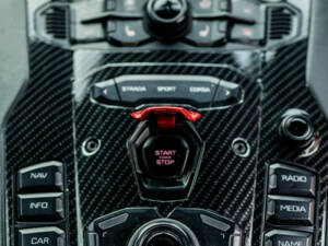 Image 28/47 of Lamborghini Aventador LP 700-4 (2013)