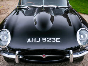 Image 14/50 de Jaguar E-Type (1967)