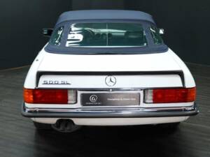 Image 5/30 de Mercedes-Benz 500 SL (1985)