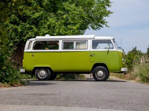 Image 42/47 of Volkswagen T2b Camper (1977)