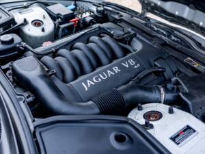Image 6/41 of Jaguar XK8 4.0 (1999)