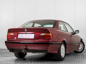 Imagen 33/40 de BMW 325i (1993)
