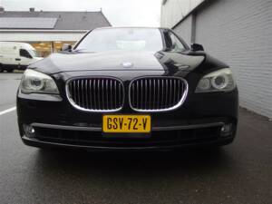 Image 7/98 of BMW 750i (2009)