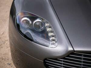 Image 36/50 of Aston Martin V8 Vantage (2006)