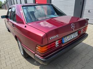 Imagen 40/69 de Mercedes-Benz 190 E 1.8 (1991)