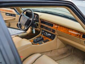 Image 33/55 of Jaguar XJS 6.0 (1994)