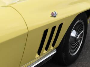 Image 14/40 of Chevrolet Corvette Sting Ray Convertible (1966)