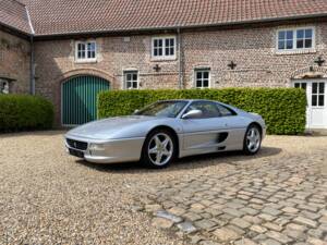 Image 2/42 de Ferrari F 355 Berlinetta (1995)