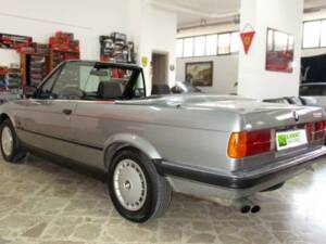 Bild 10/10 von BMW 325i (1987)