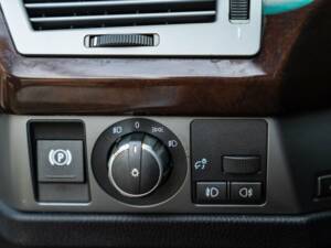 Bild 41/50 von BMW 745d (2005)