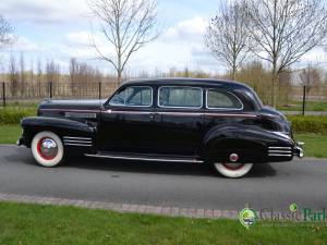 Image 2/34 of Cadillac 75 Fleetwood Imperial (1941)